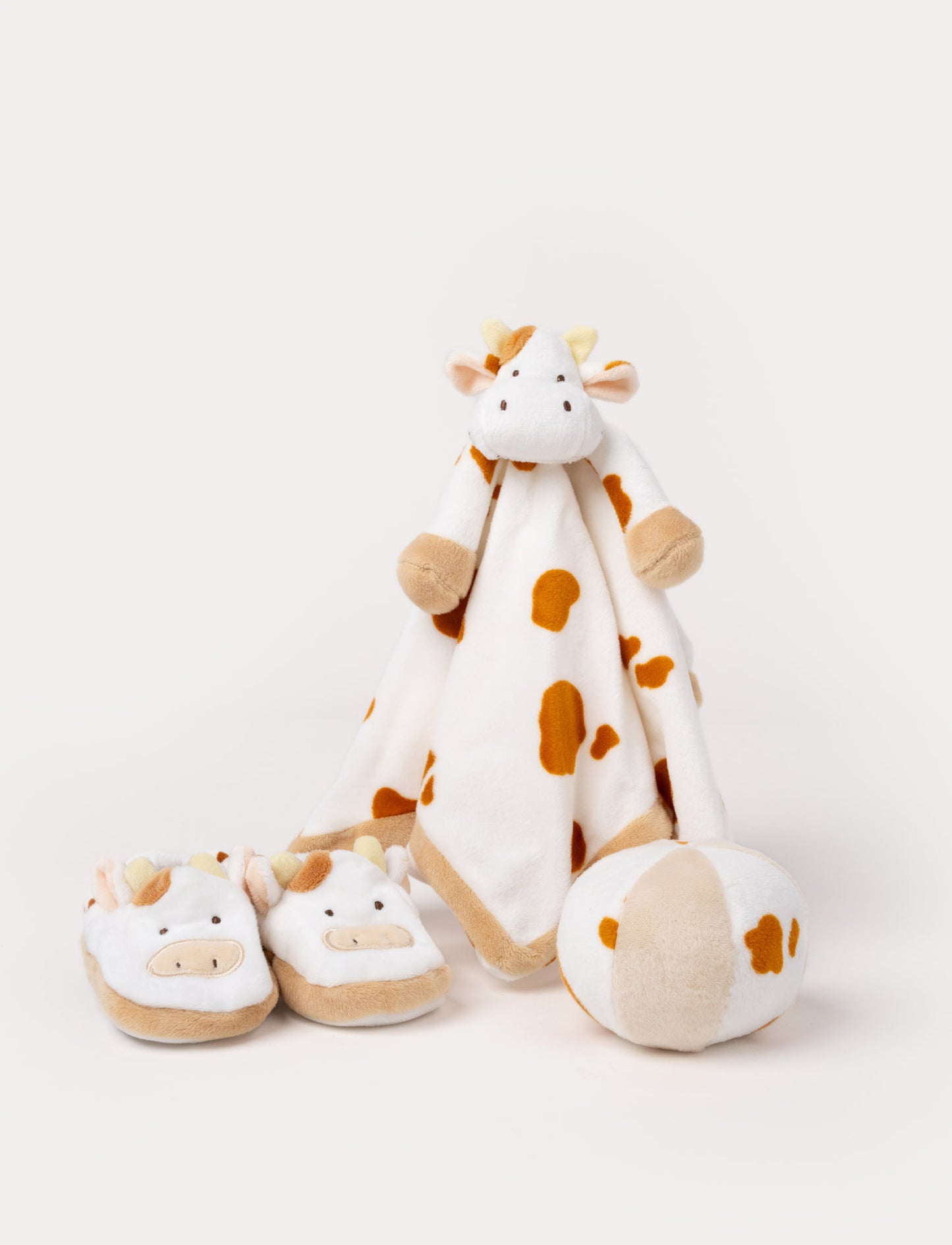 A Diinglisar gift box set featuring a plush cow comforter, matching slippers, and a soft toy ball.