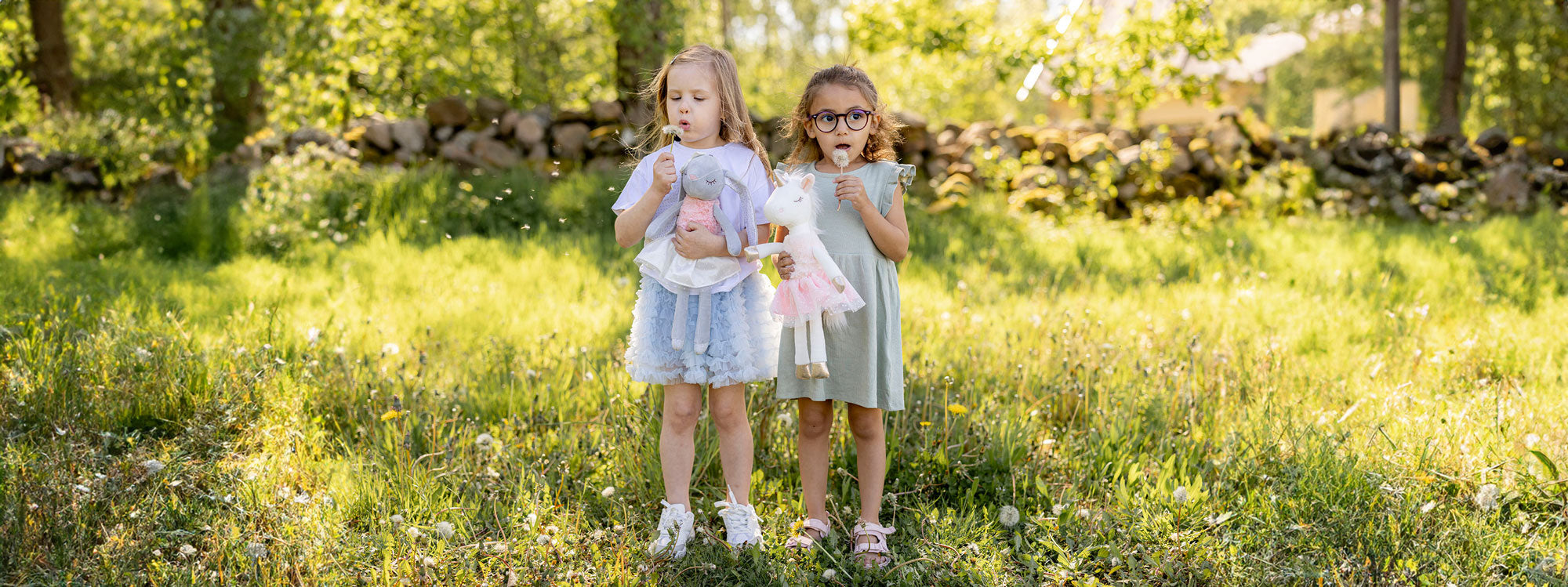 Image of files/2872_2984_2FlowersGirls_HIGH.jpg