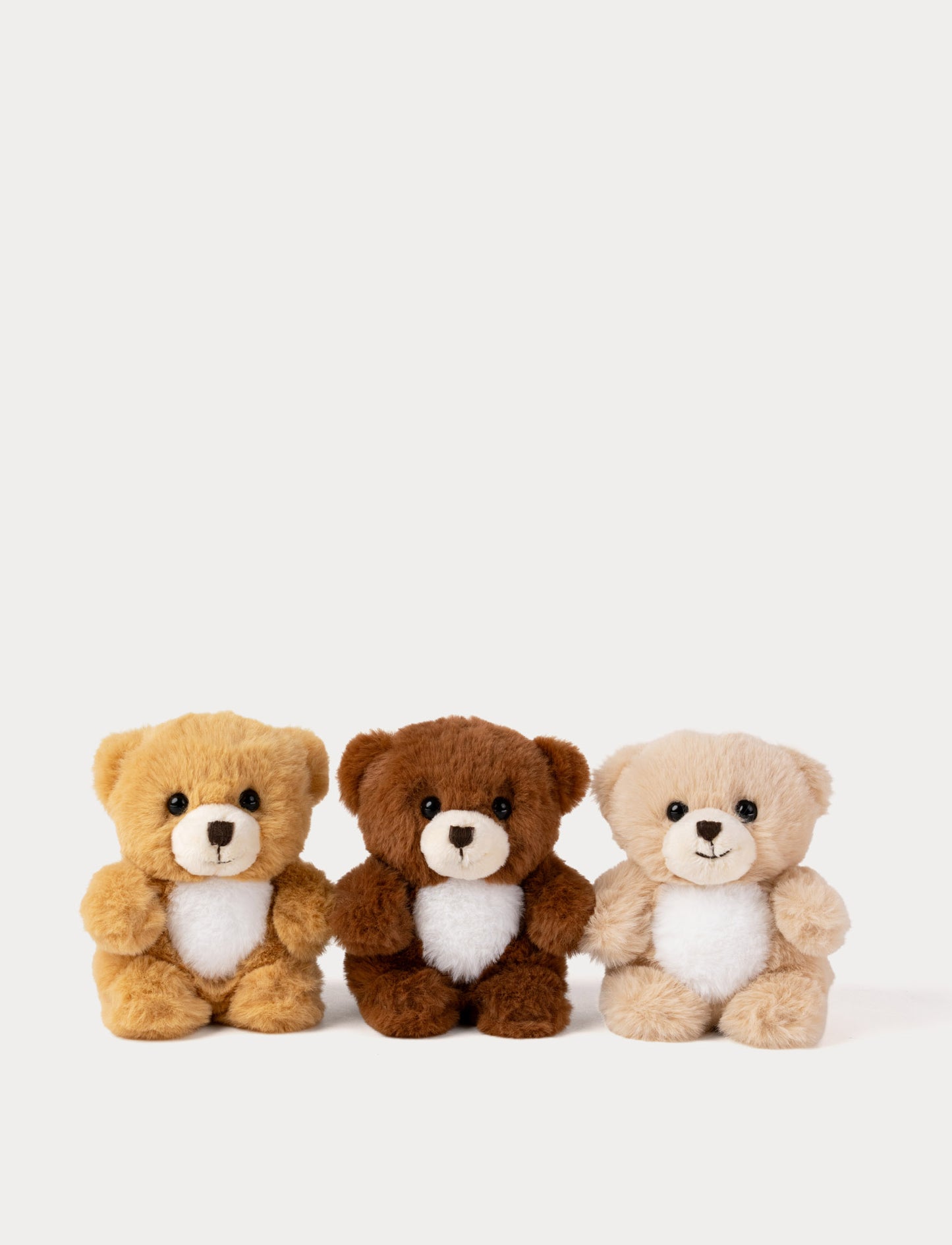Three teddy bears in different colors, beige, brown and darkbrown