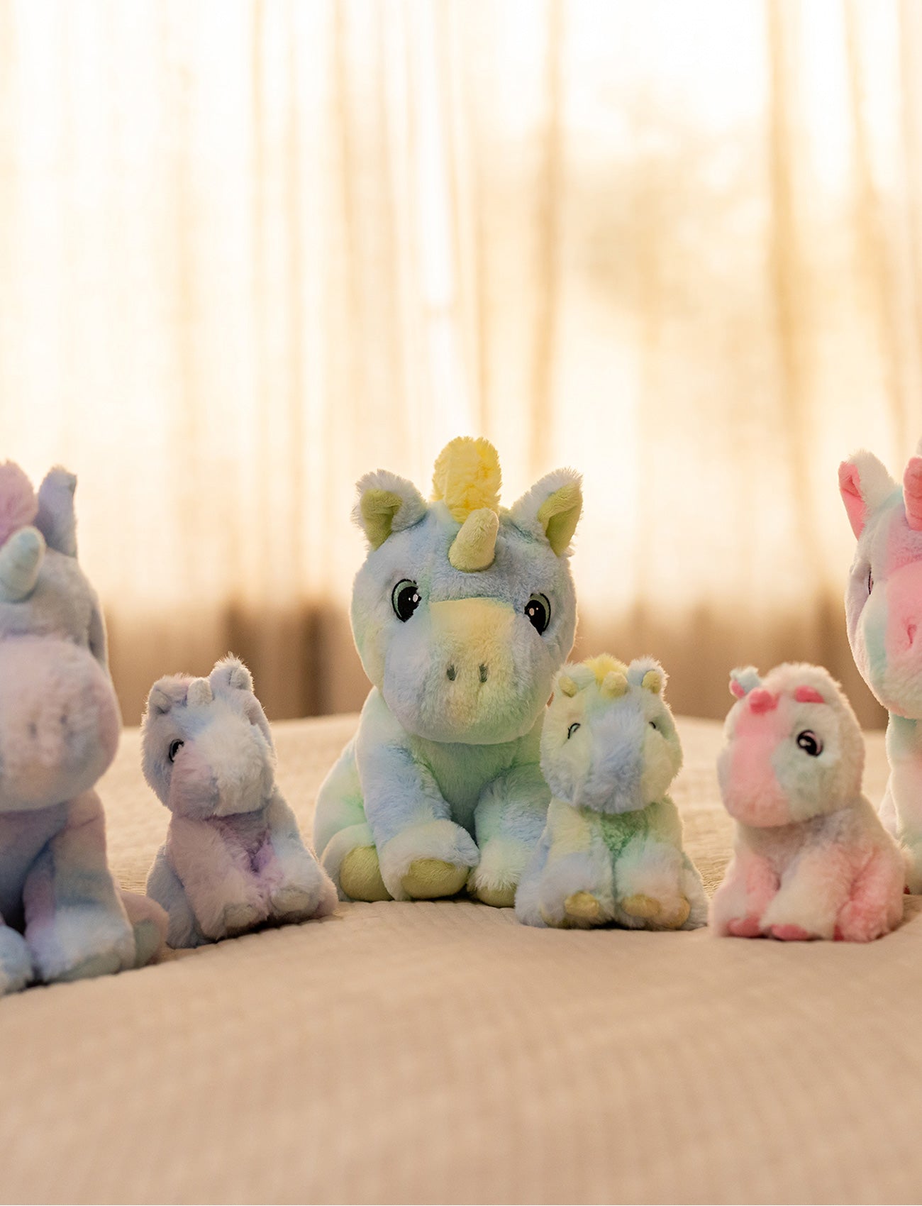 Yksisarvinen, Sateenkaaren värinen,. Pieni