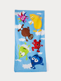 Babblarna bath towel with colorful characters on a blue sky background.