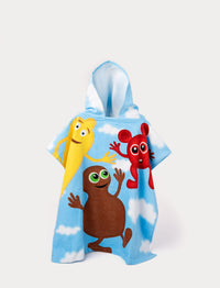 Babblarna beach ponchos with colorful characters and a blue sky background.