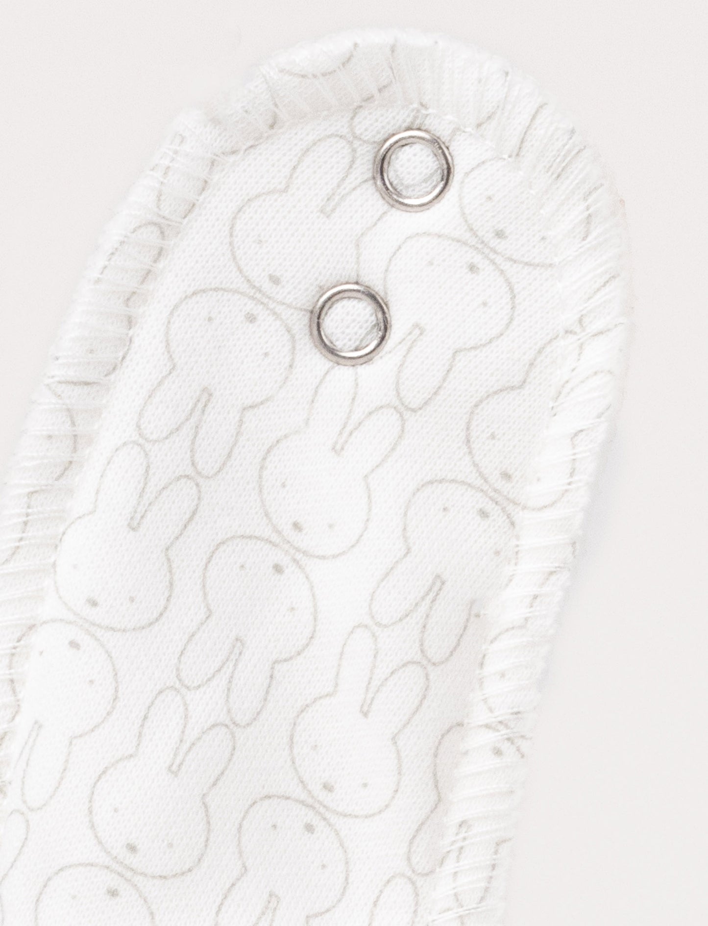 Miffy, Bib