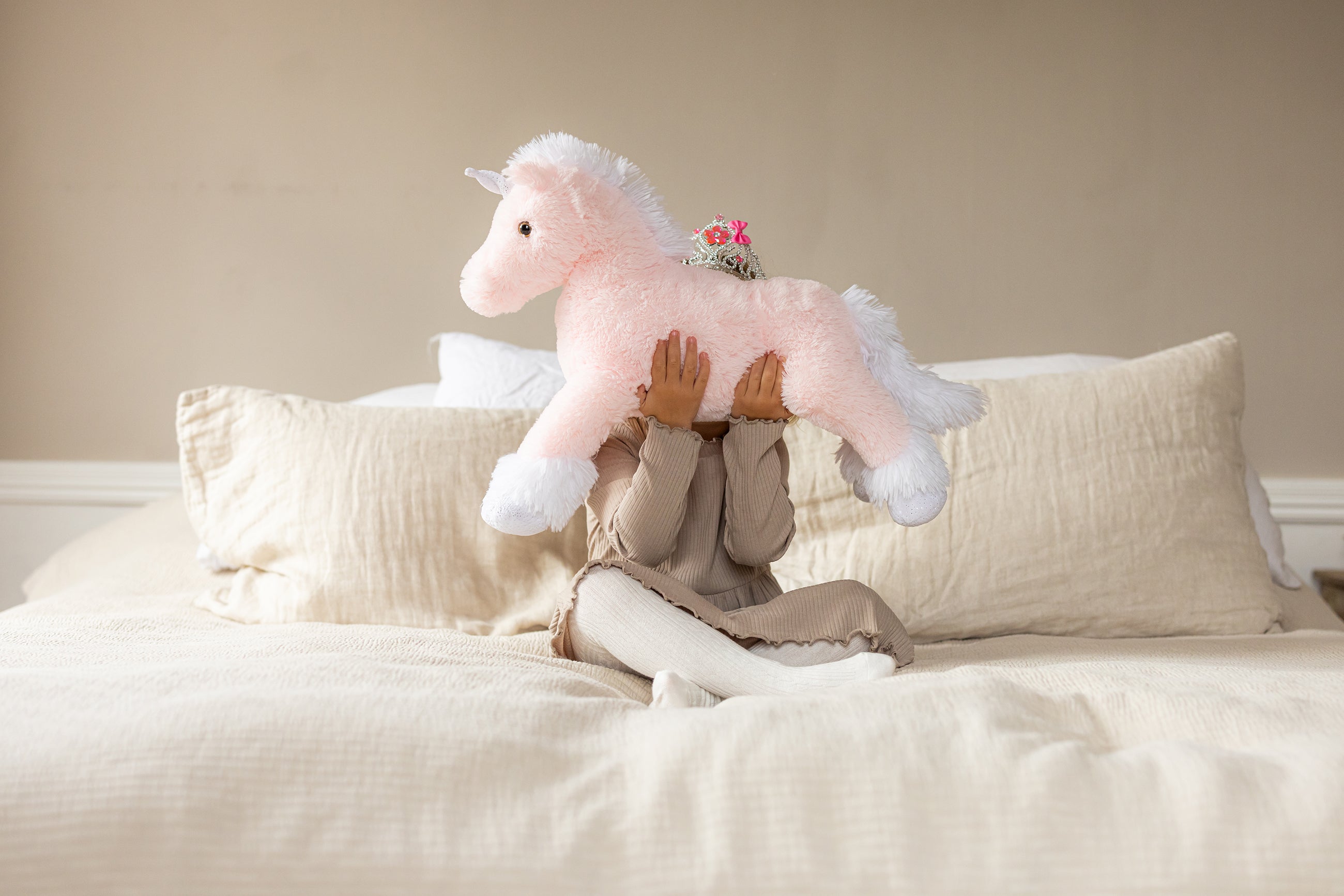  Image of files/13034_GirlBedHug_LOW.jpg