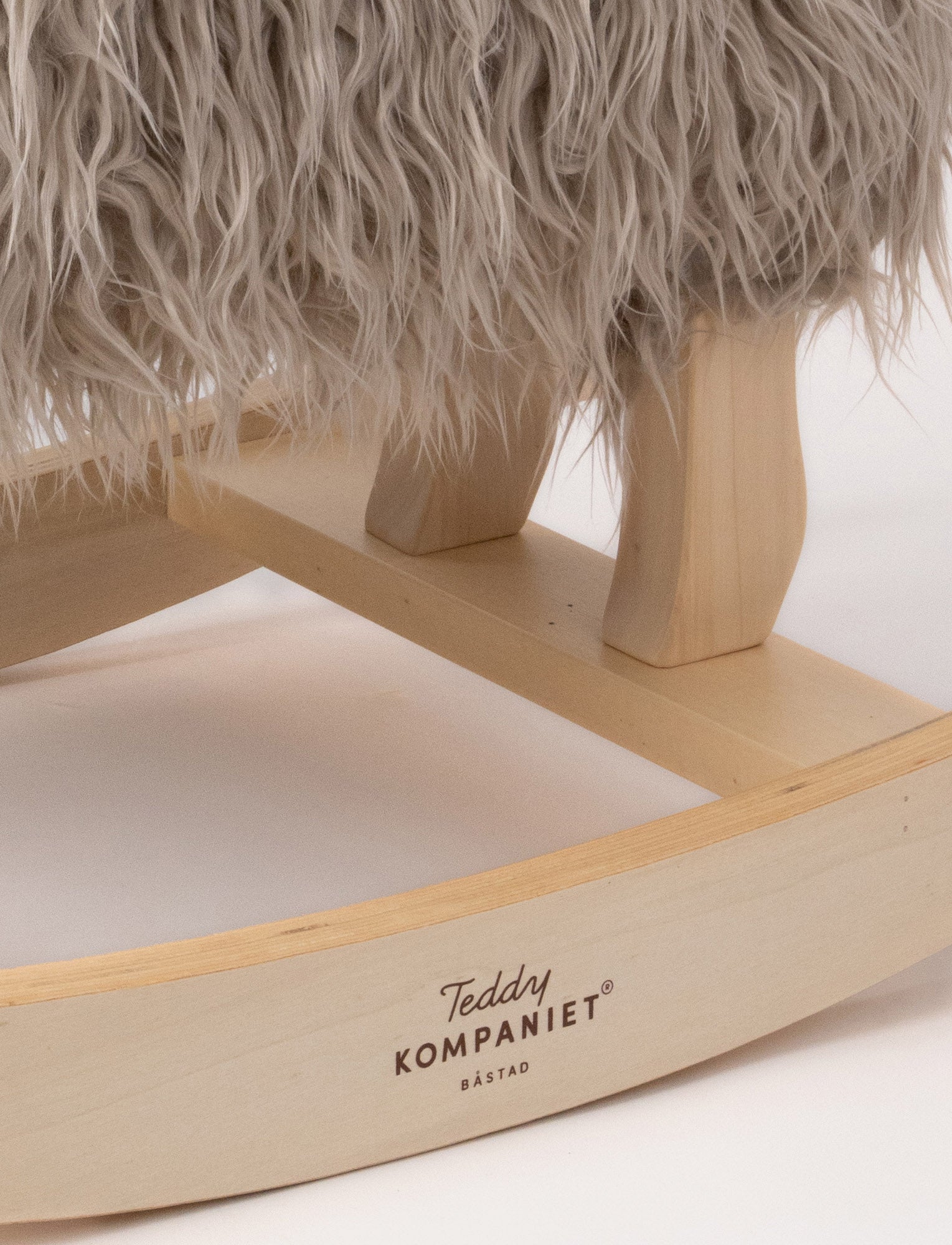 Classic Lamb Rocker – Soft & Stylish Gray Rocking Toy – Teddykompaniet