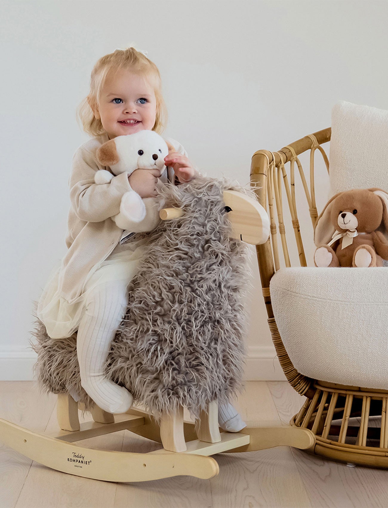 Classic Lamb Rocker – Soft & Stylish Gray Rocking Toy – Teddykompaniet
