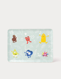 Sustainable wooden tray with a colorful design of Babblarna and smooth edges