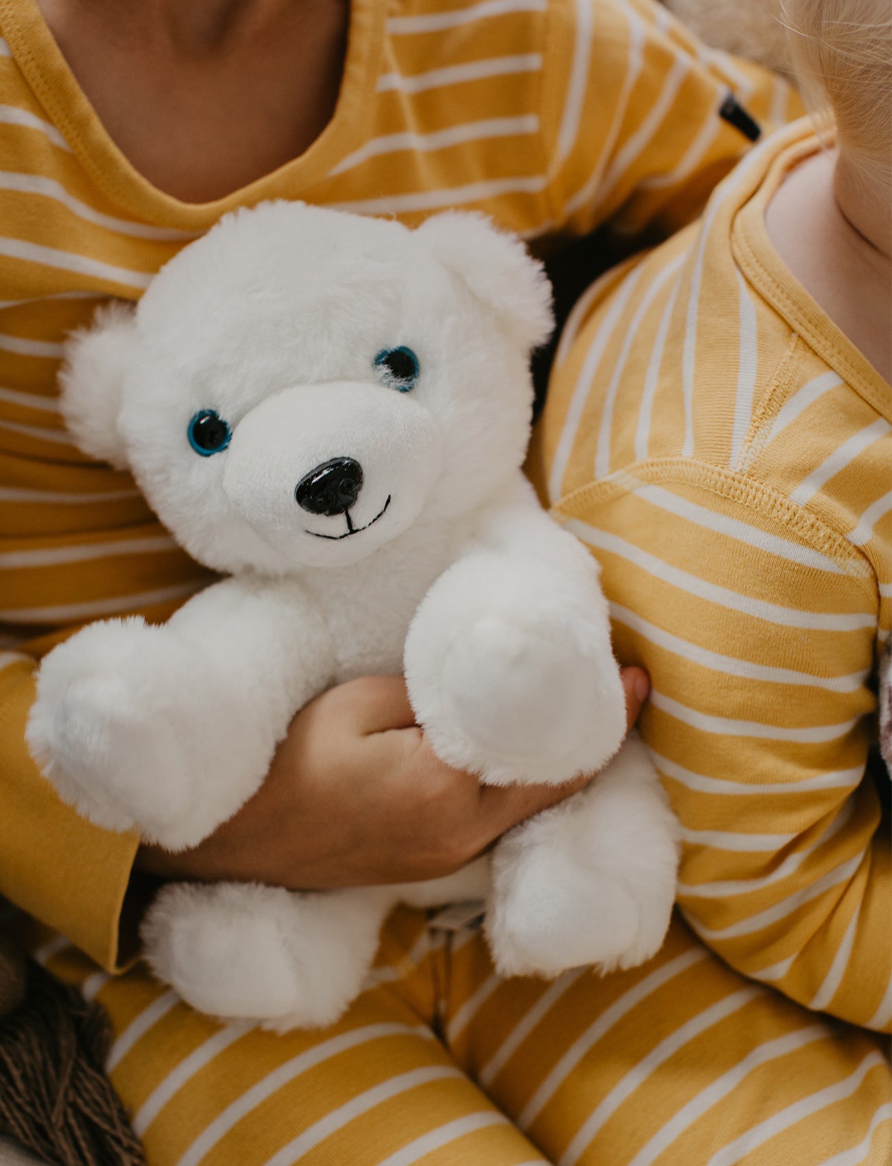 Soft polar bear – cuddly & playful friend – Teddykompaniet
