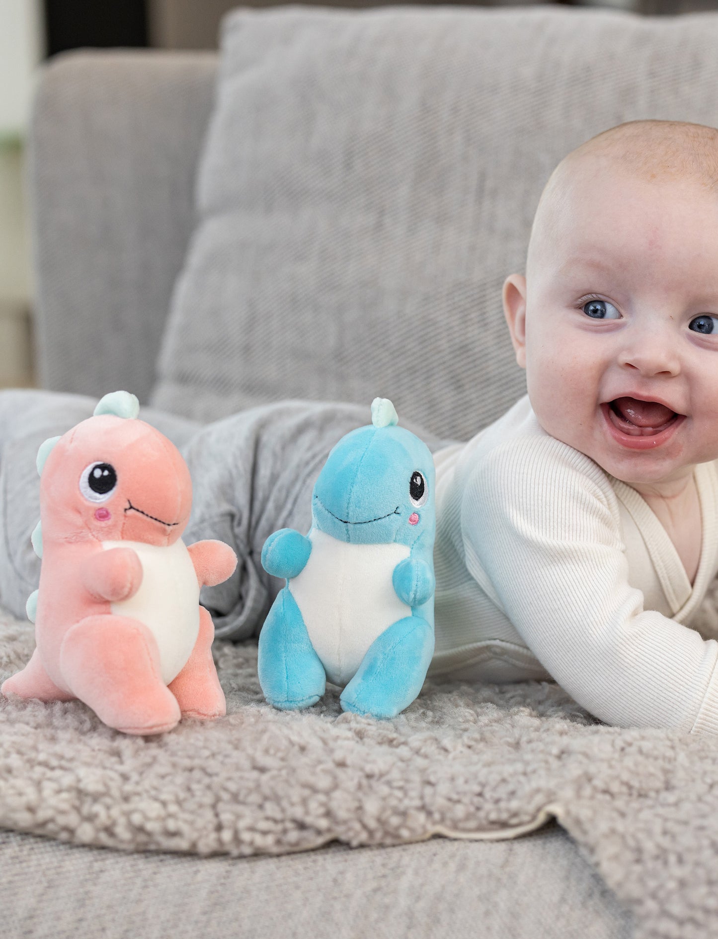 Squeezie, Dino, Small