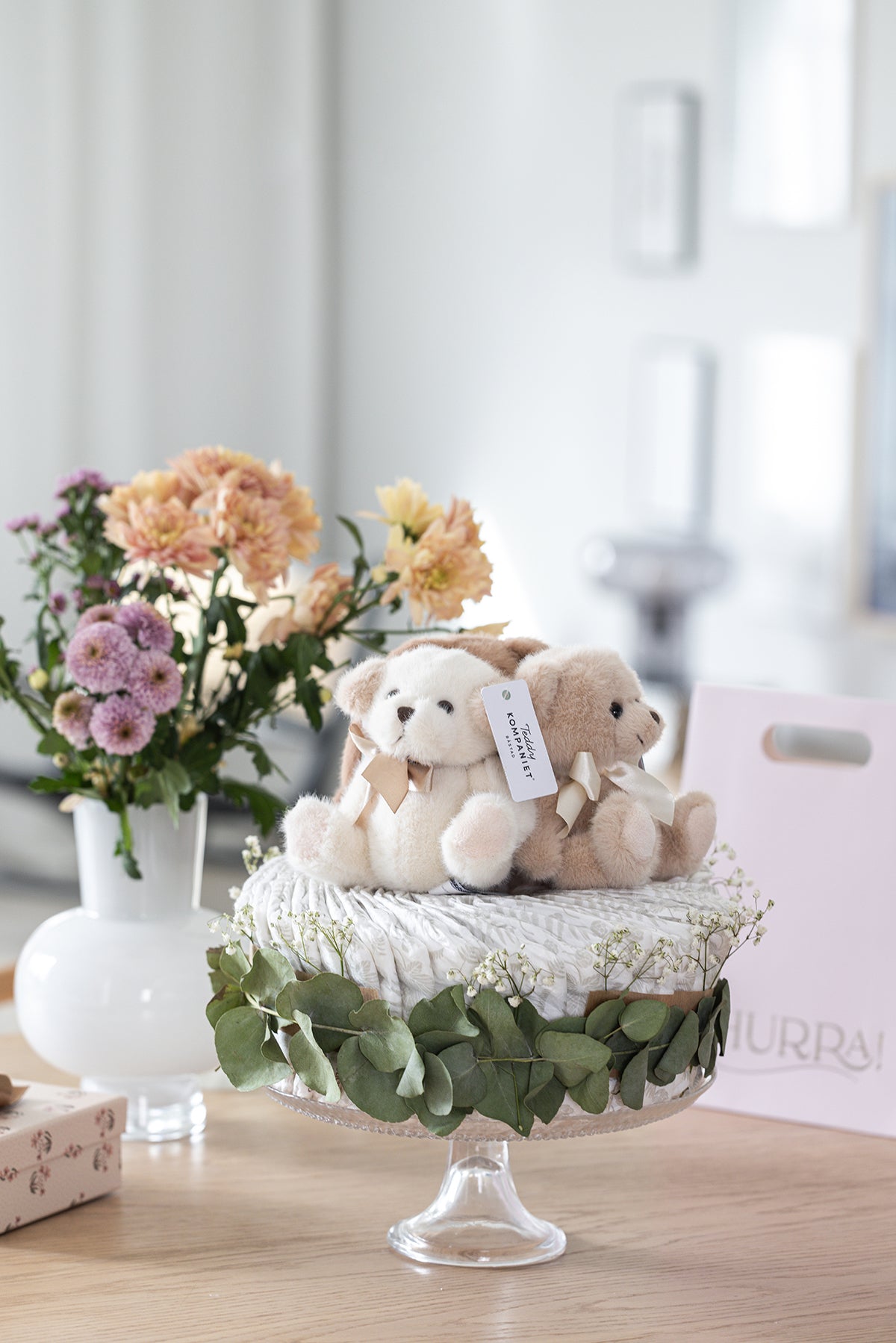  Image of files/4225_DiapercakeTable_LOW.jpg