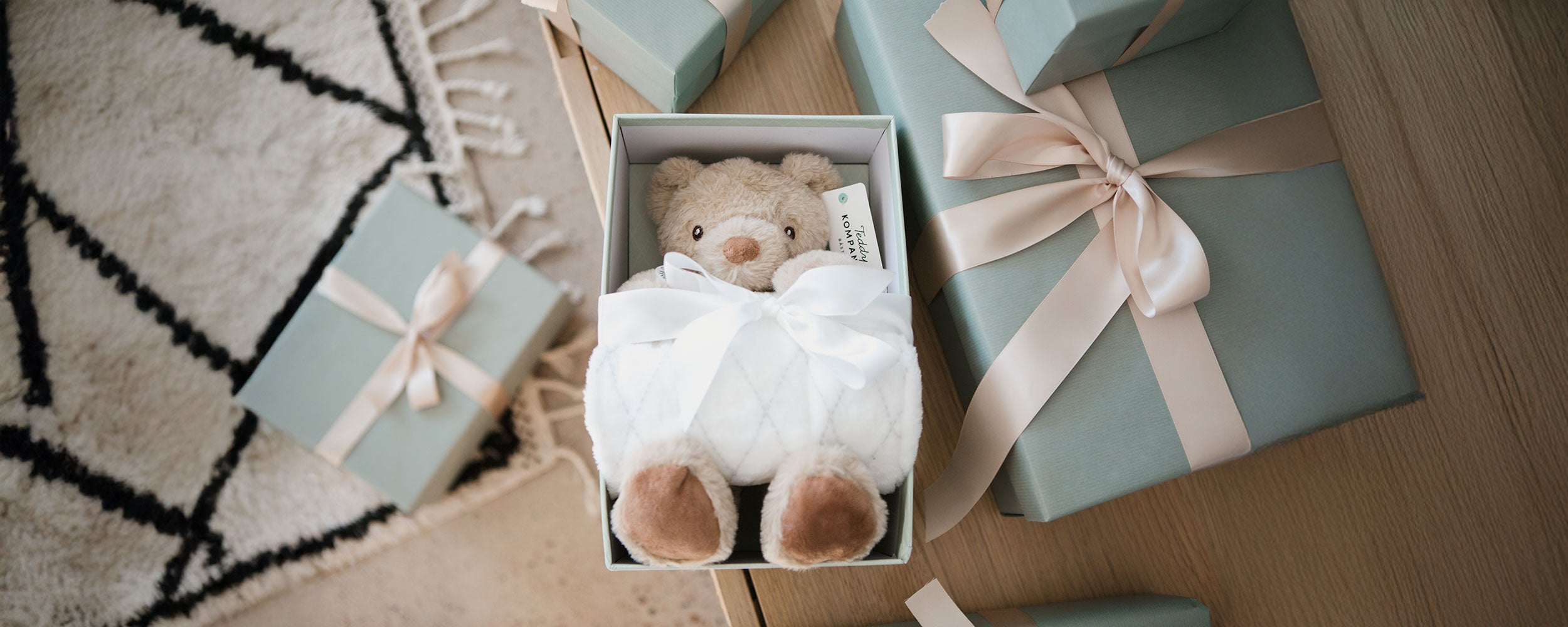  Image of files/4245_GiftBoxes2_LOW-hero.jpg