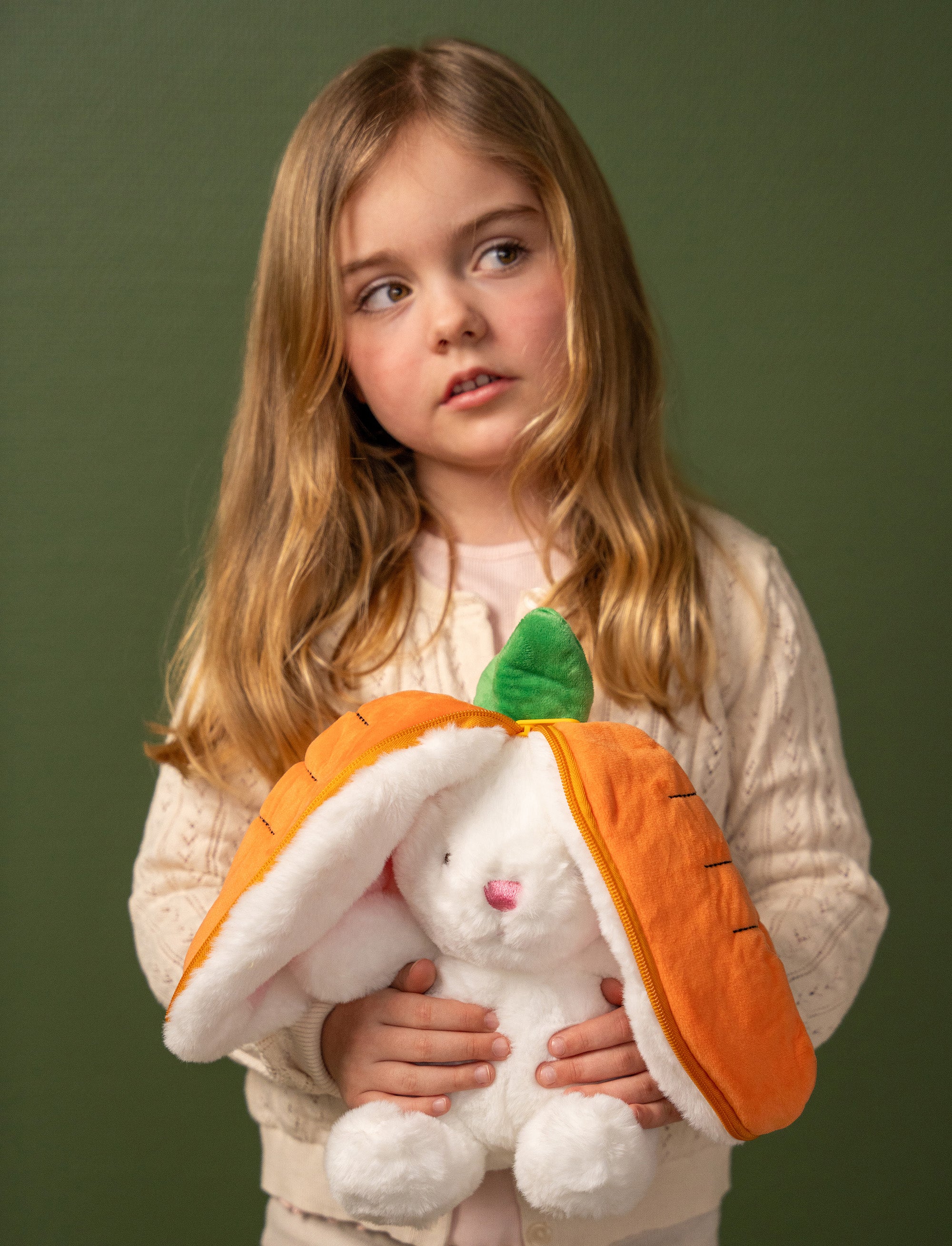 Bunny in Carrot – Plush Toy with Zipper & Surprise – Teddykompaniet