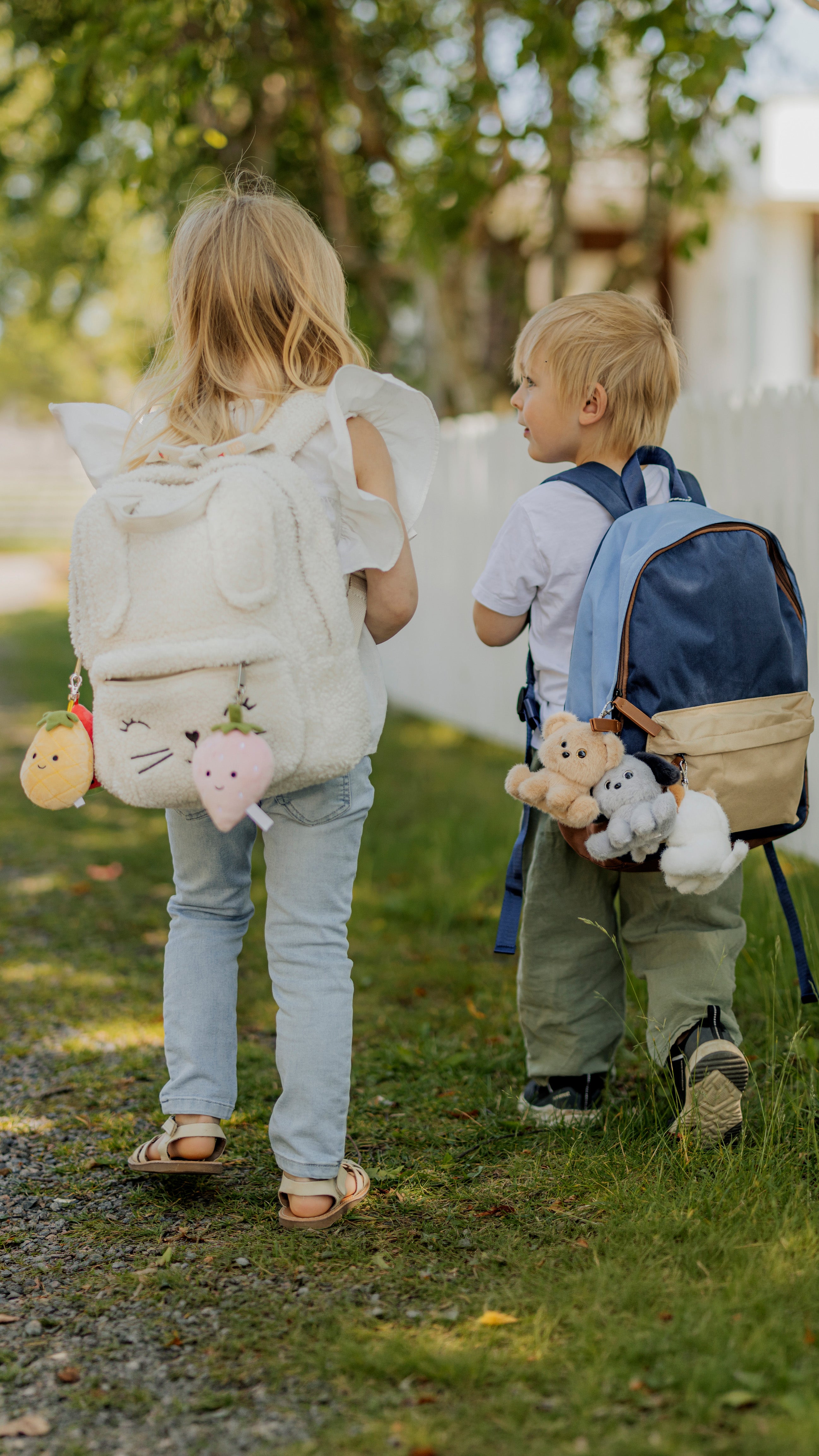  Image of files/4368_4367_2KidsWalkingFence_HIGH_07d77ce9-d9a2-47e4-8b07-ddad6627f1d0.jpg