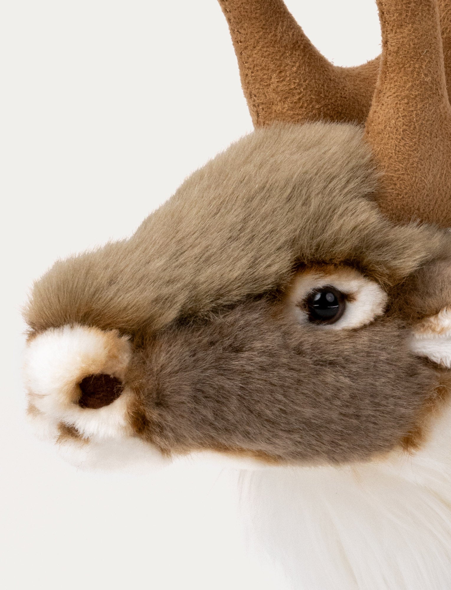 Large & Majestic Reindeer – Playful & Decorative – Teddykompaniet
